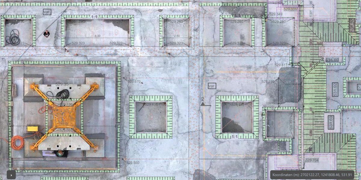 Digitales 3D-Modell zeigt die Baugrubensohle mit Fundamentvertiefungen